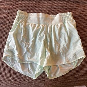 Lululemonm Hotty Hot High Rise short 4” - size 6